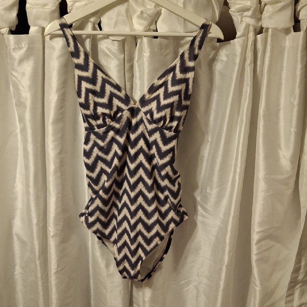 Liz Lange Maternity Tie-Dye Patterned Swim Suit SP 🩵🩵🩵🩵